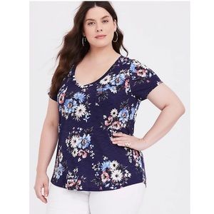 Torrid 00 Classic Fit V-Neck Pocket Tee